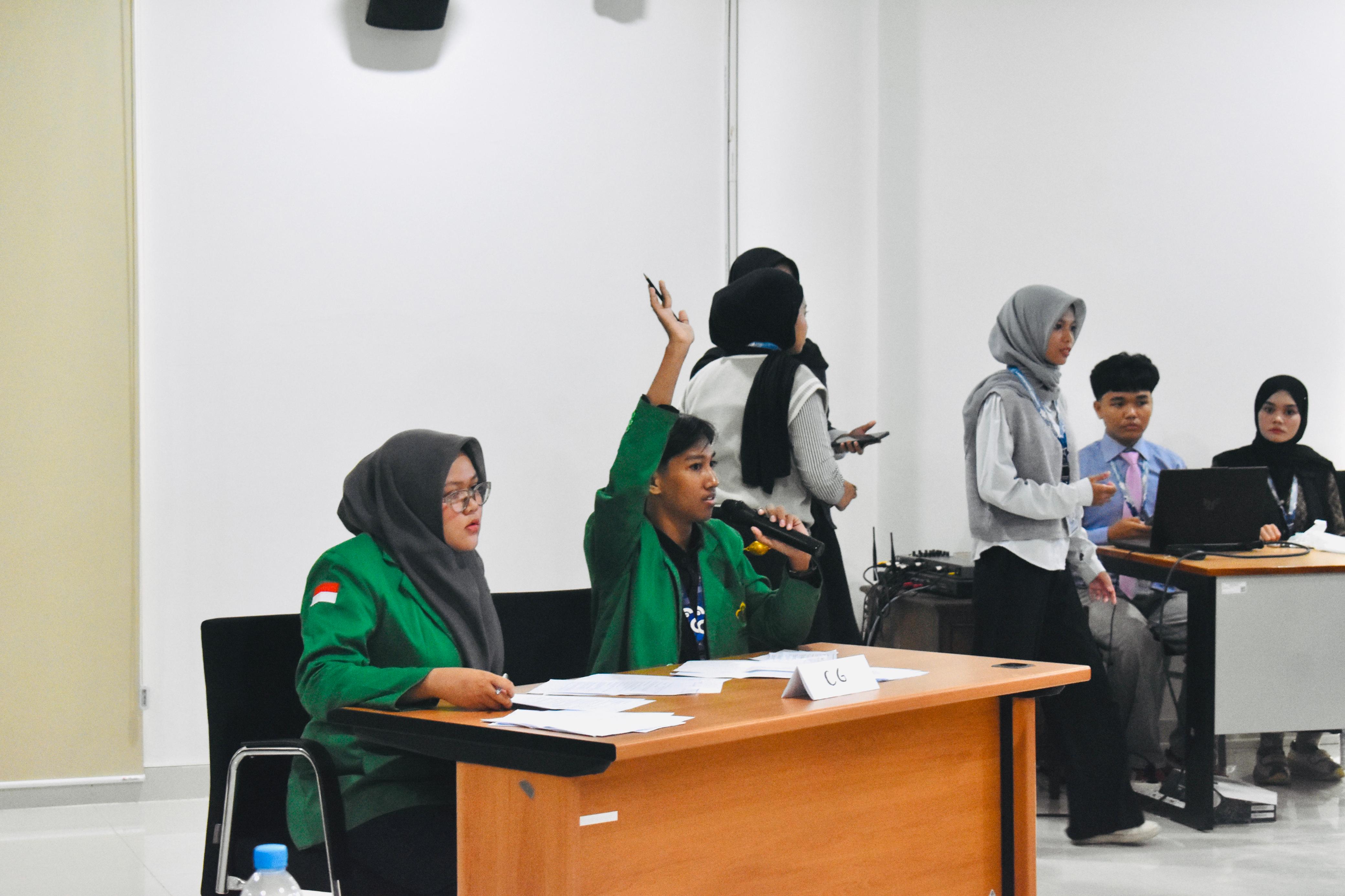 Asysyifa Azzahra Raih dan Fhadli Maulana Juara 3 English Debate Competition, Perkuat Citra Akademik Informatika Unimal di Tingkat Universitas